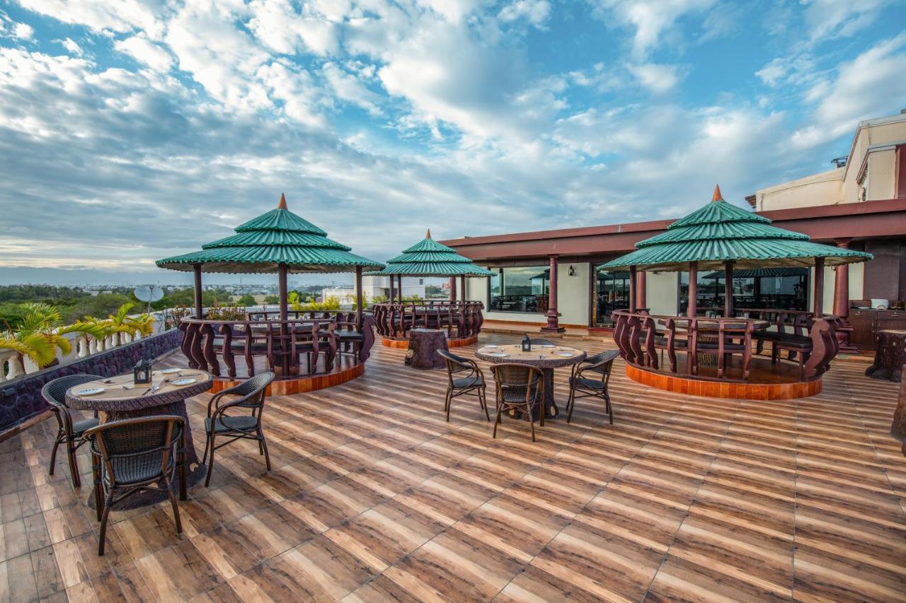 Jenneys Residency Hotel Коимбаторе Екстериор снимка