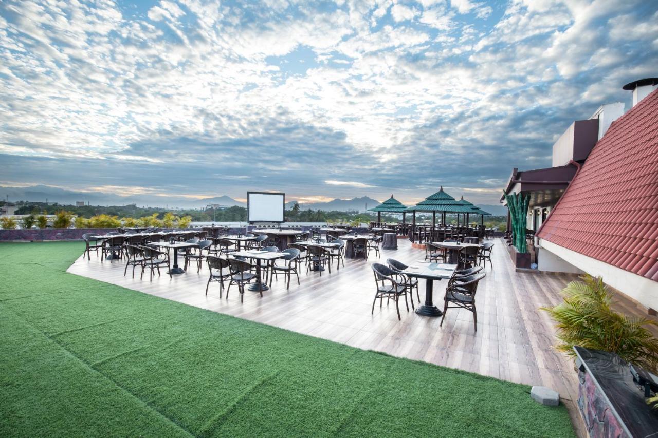 Jenneys Residency Hotel Коимбаторе Екстериор снимка