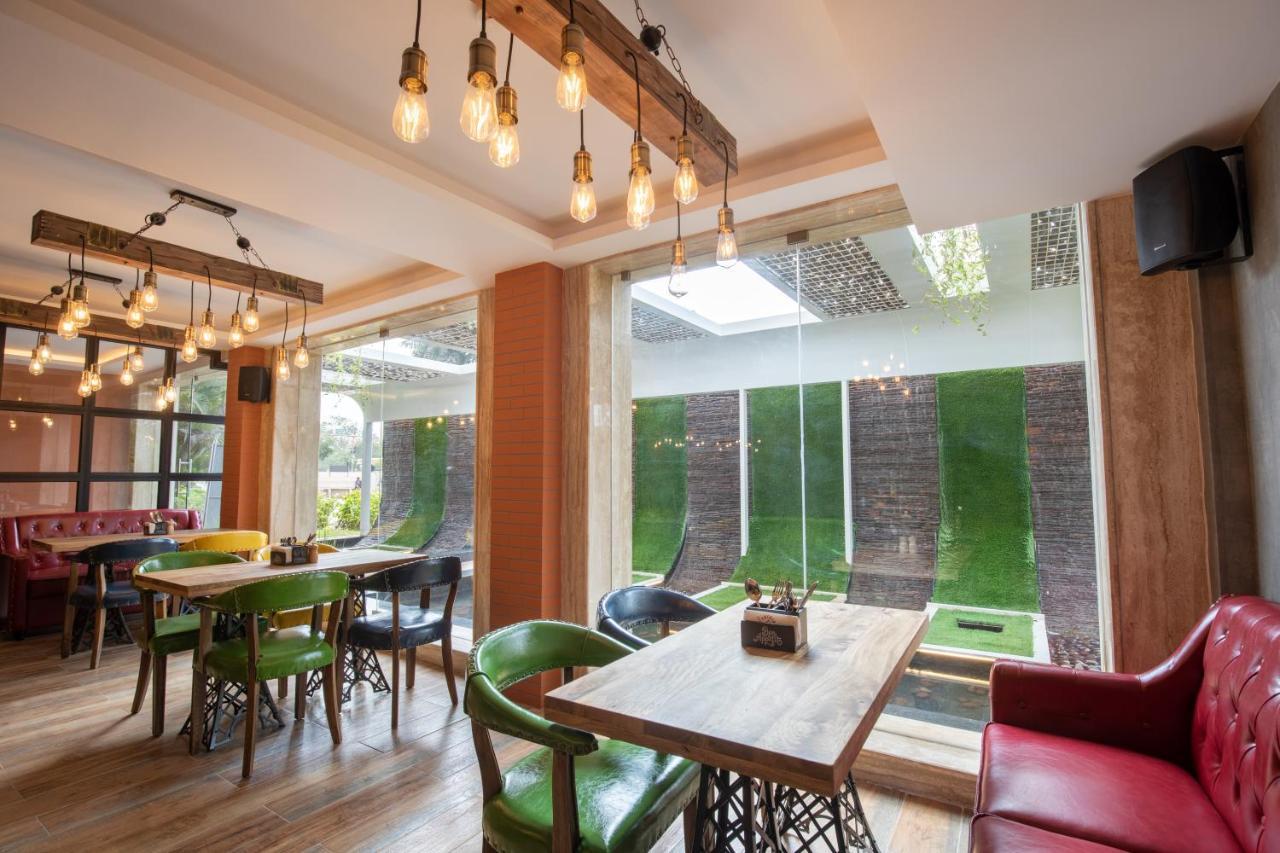 Jenneys Residency Hotel Коимбаторе Екстериор снимка
