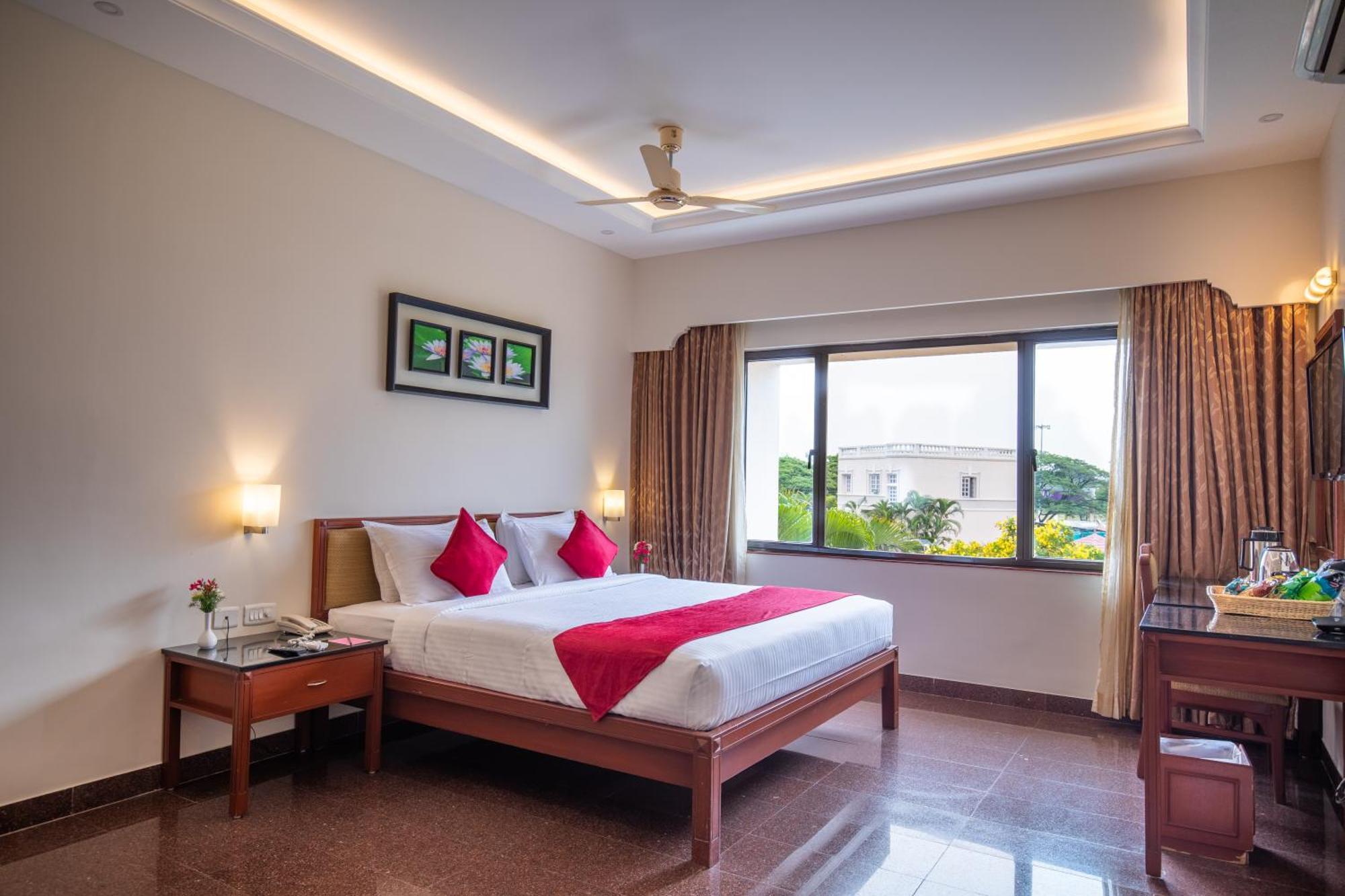 Jenneys Residency Hotel Коимбаторе Стая снимка