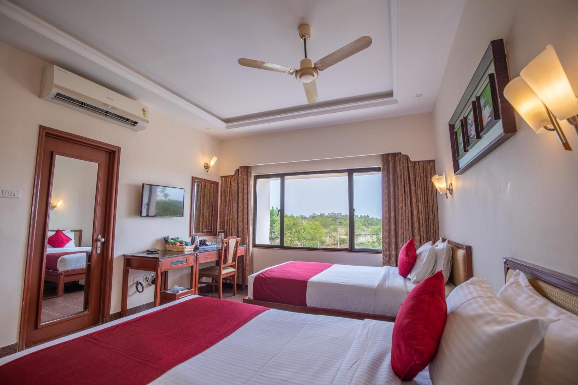 Jenneys Residency Hotel Коимбаторе Стая снимка