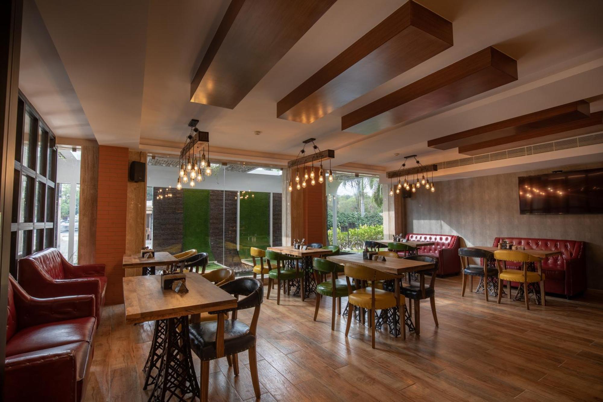 Jenneys Residency Hotel Коимбаторе Екстериор снимка