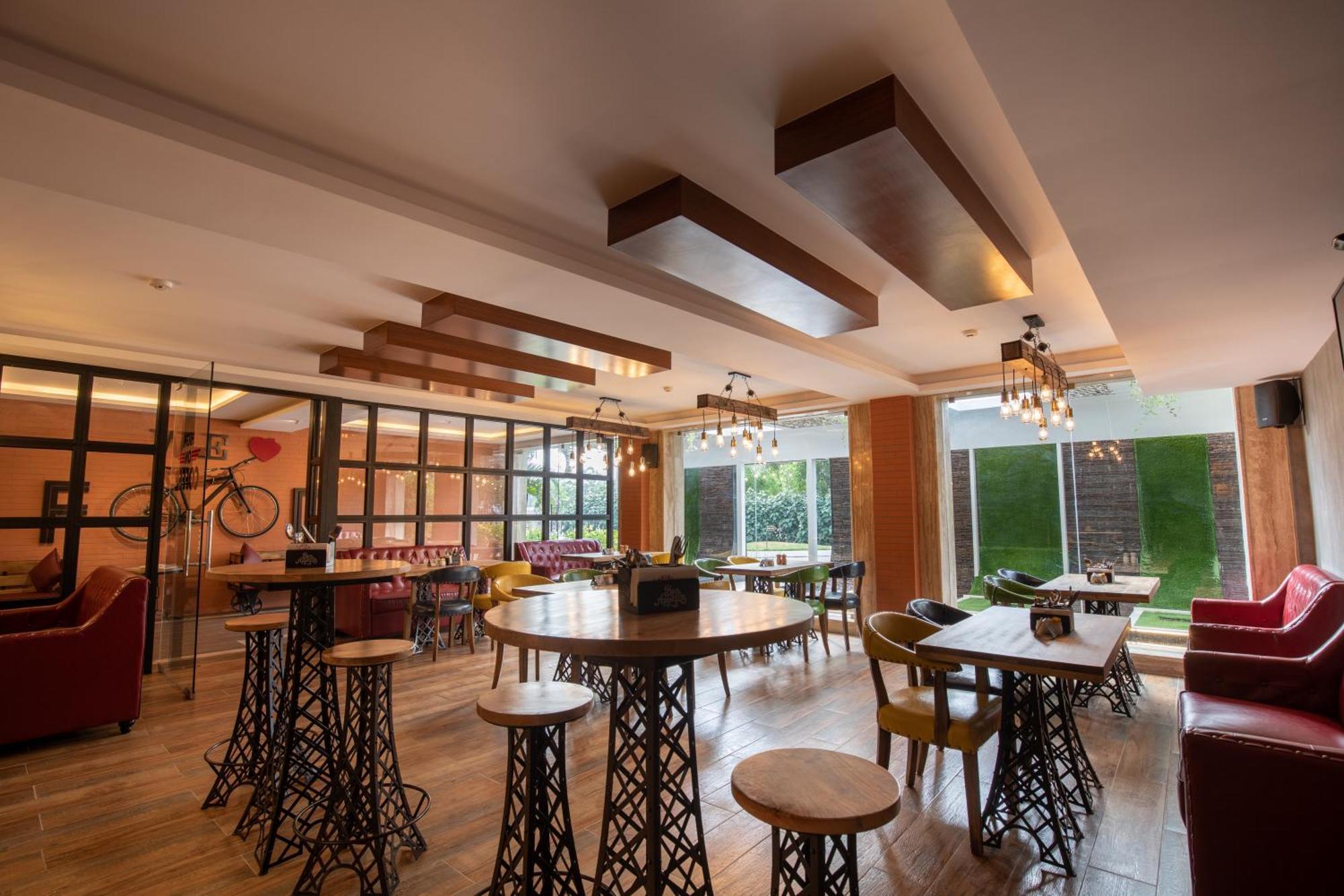 Jenneys Residency Hotel Коимбаторе Екстериор снимка