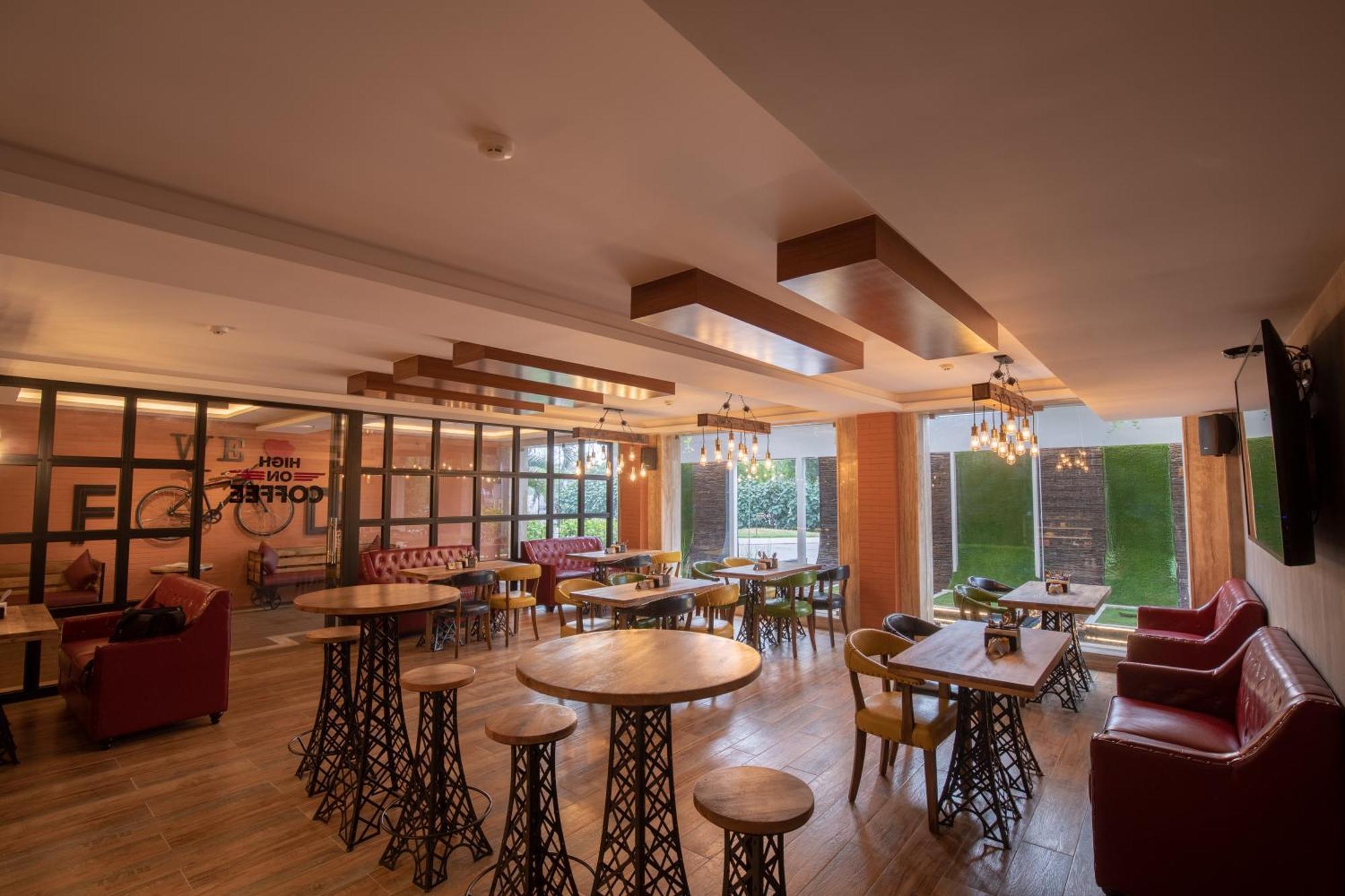 Jenneys Residency Hotel Коимбаторе Екстериор снимка