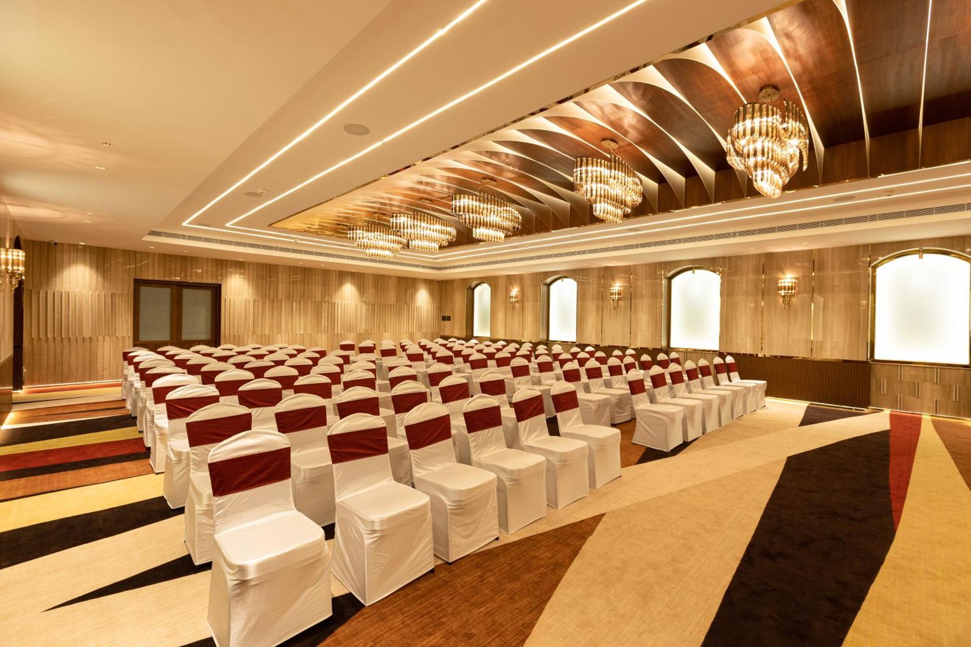 Jenneys Residency Hotel Коимбаторе Екстериор снимка