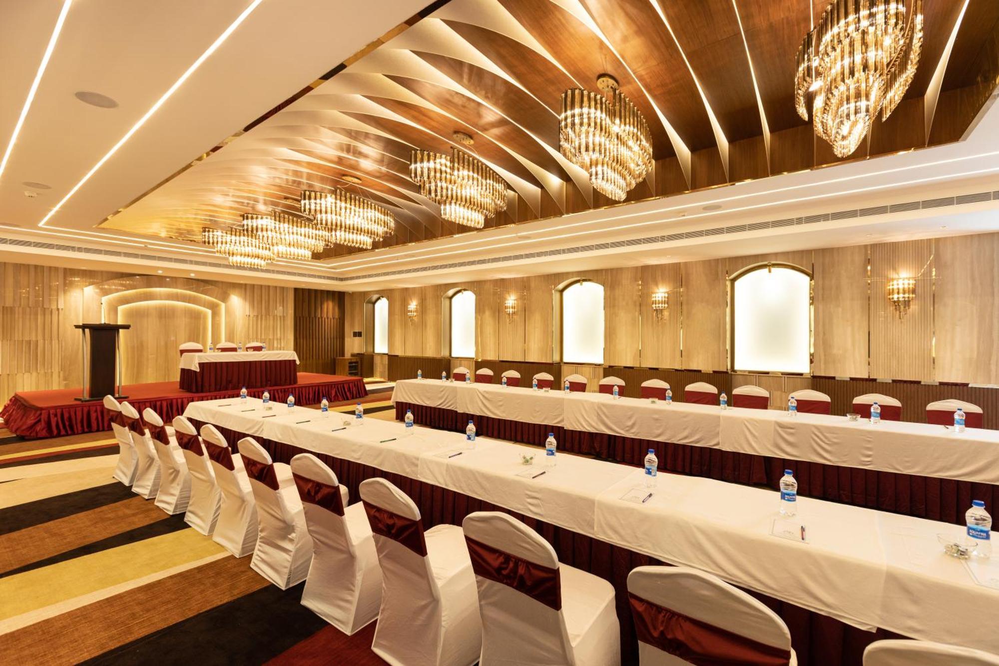 Jenneys Residency Hotel Коимбаторе Екстериор снимка