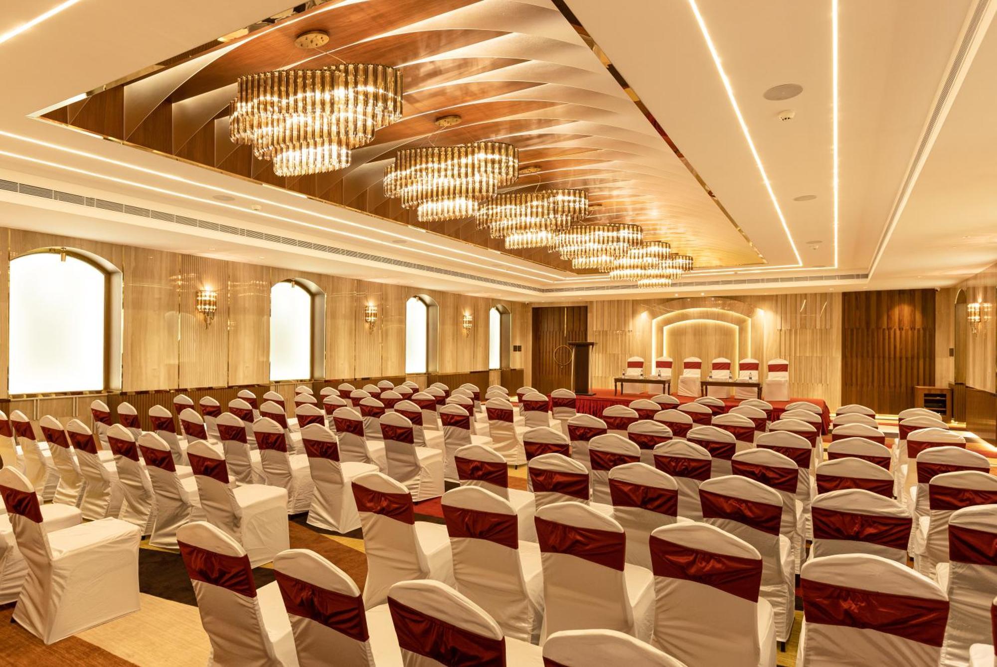 Jenneys Residency Hotel Коимбаторе Екстериор снимка